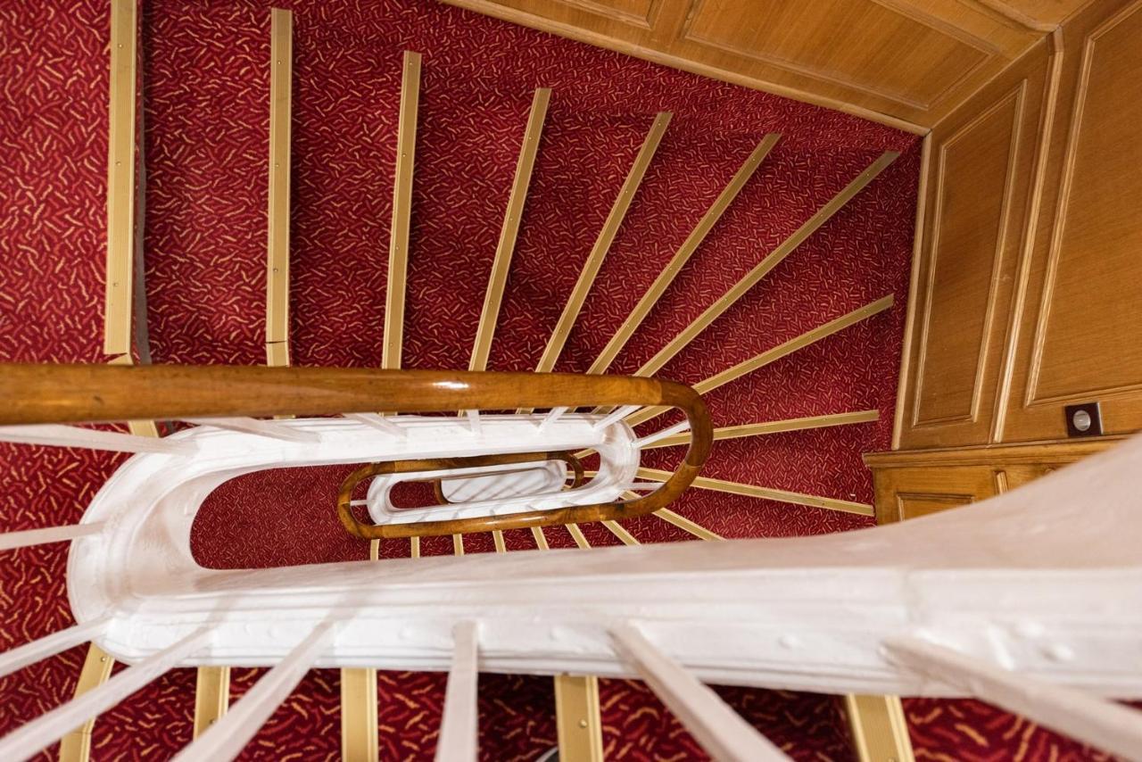 Hôtel La Sanguine Parigi Esterno foto