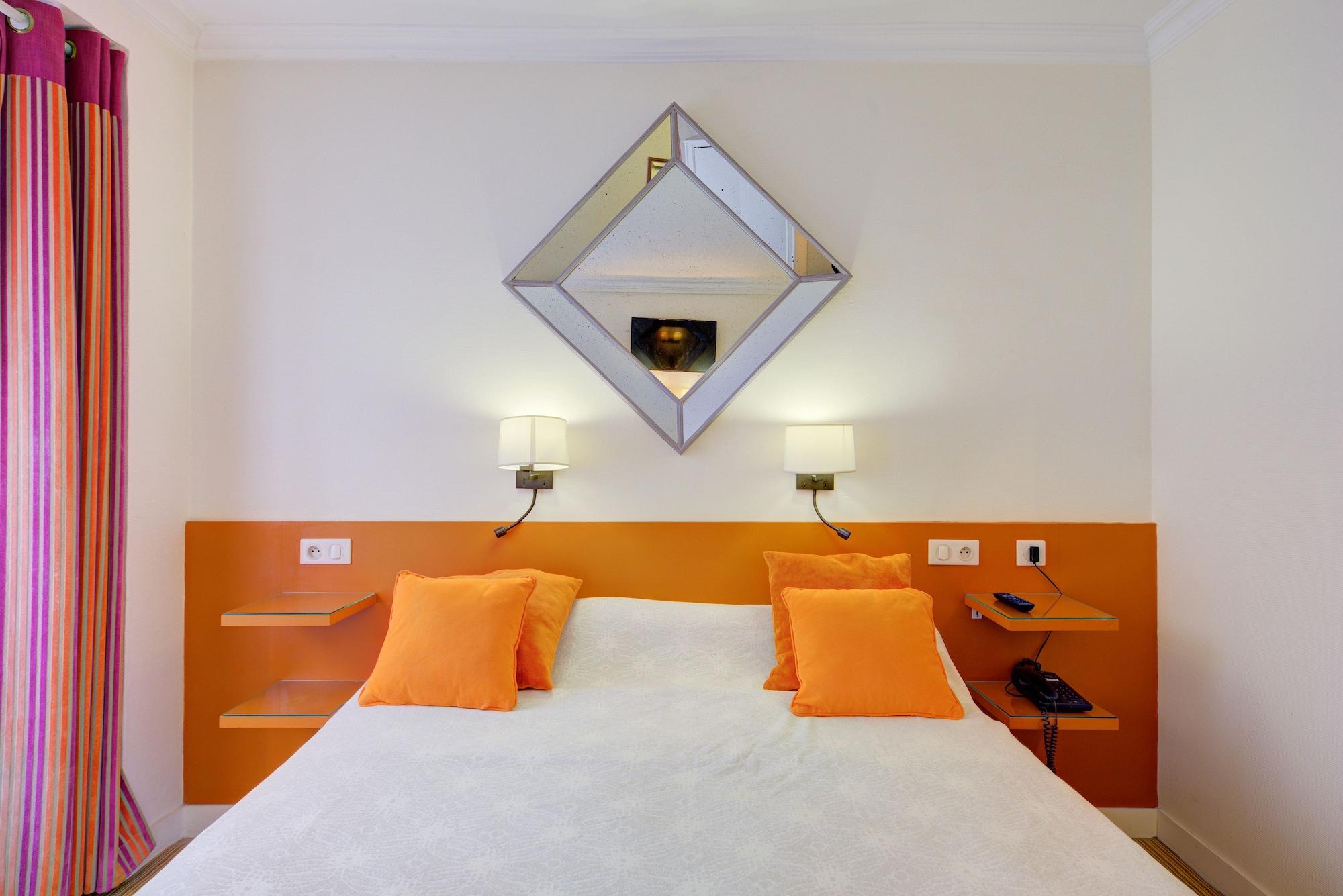 Hôtel La Sanguine Parigi Esterno foto