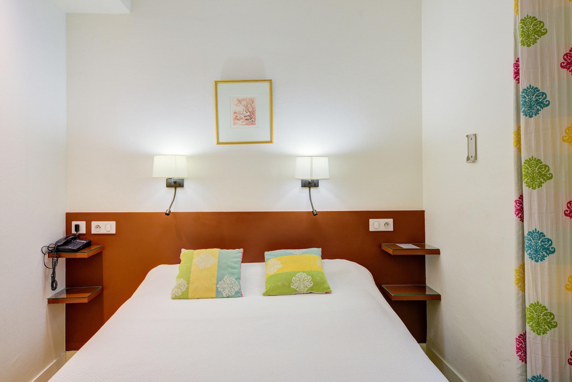 Hôtel La Sanguine Parigi Esterno foto