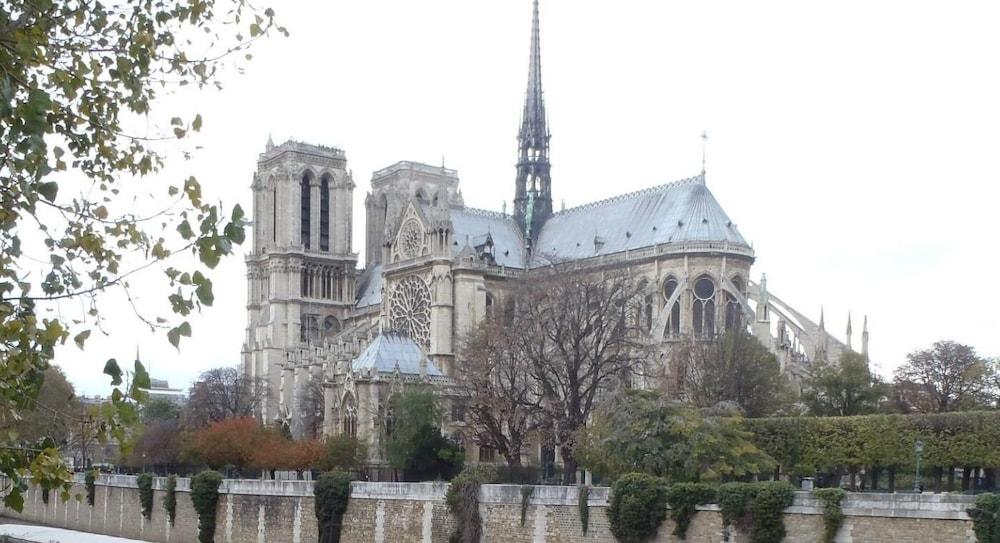 Hôtel La Sanguine Parigi Esterno foto