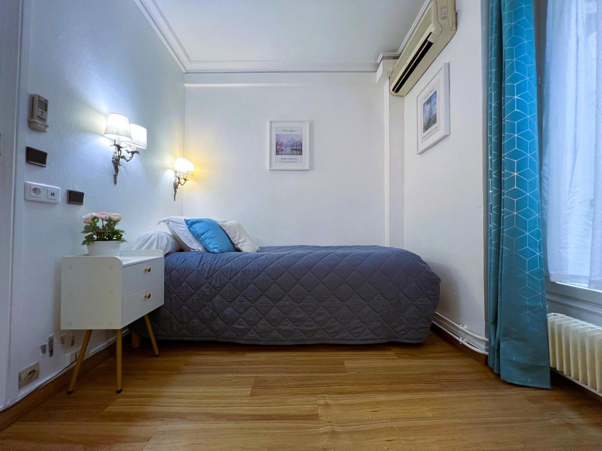 Hôtel La Sanguine Parigi Esterno foto