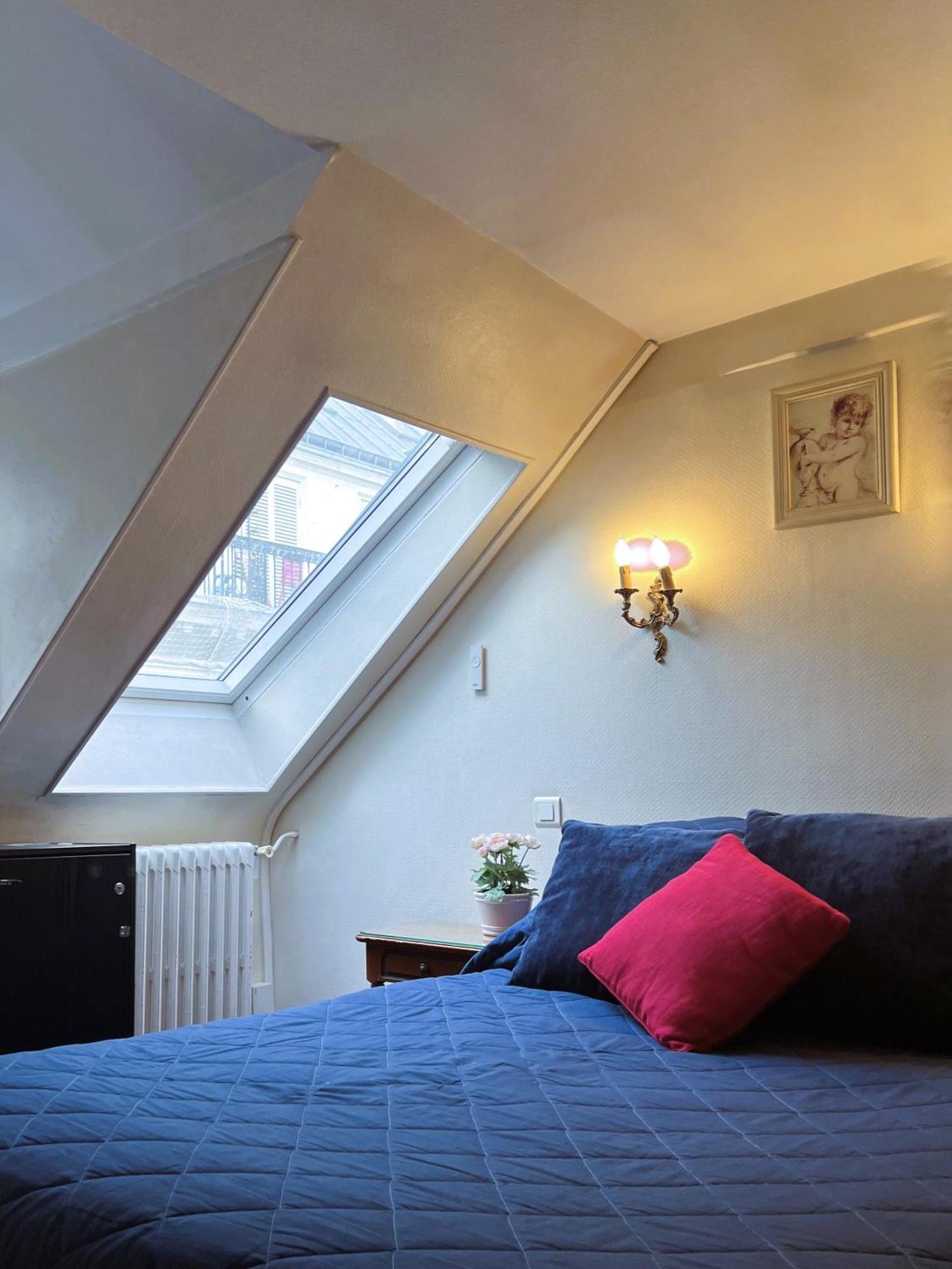 Hôtel La Sanguine Parigi Esterno foto